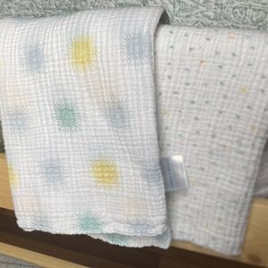 2- 100% Cotton Muslin Swaddles (Neutral Colors)